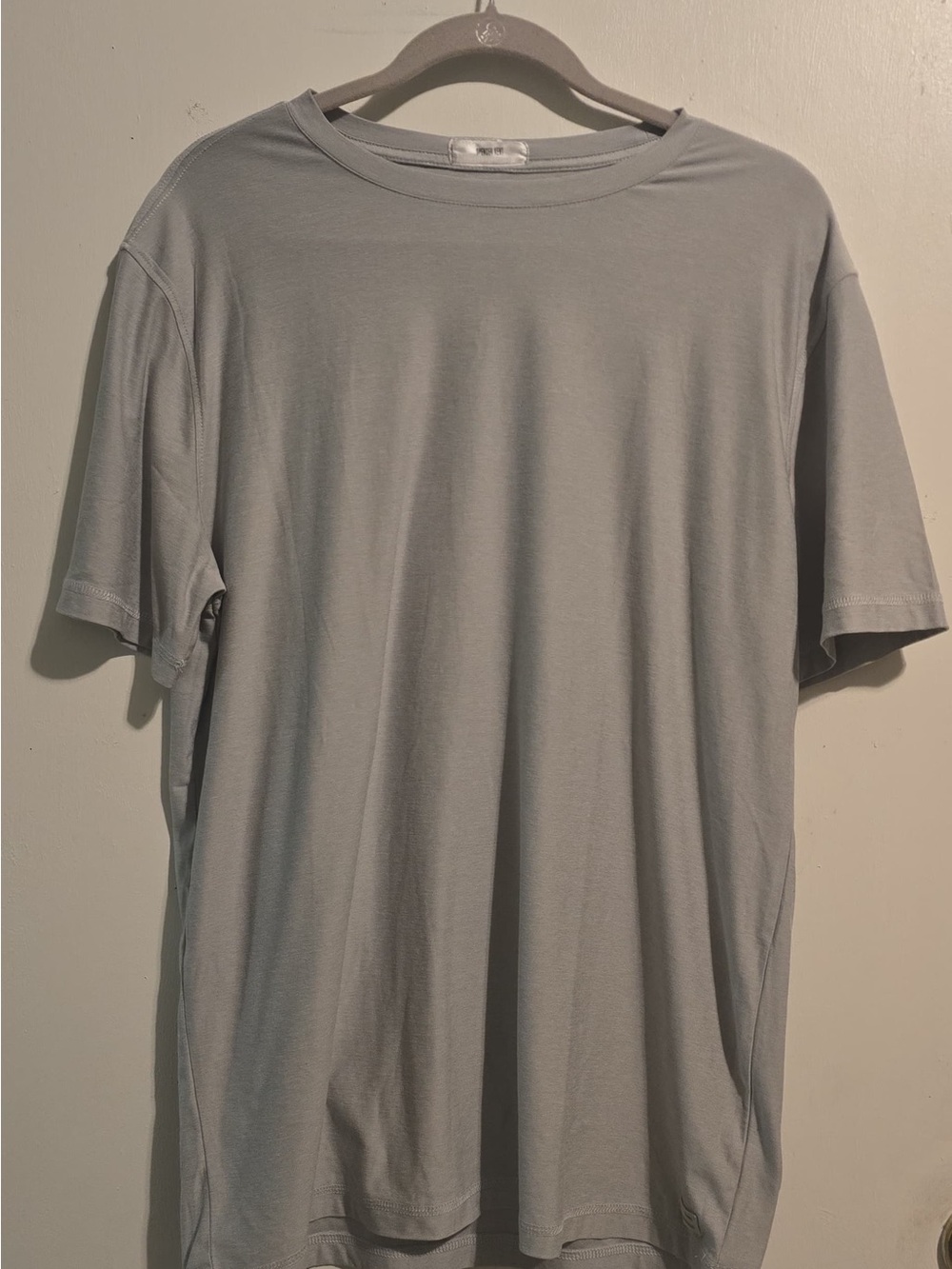Vuori Men's Short Sleeve Crew Tee in Pale Gray